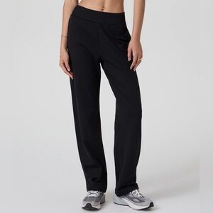 Vuori Halo straight leg trouser - like new - size XSMALL